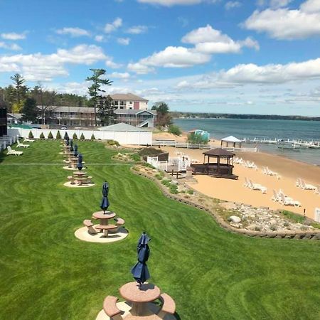 The Beach Haus - Traverse City Kültér fotó
