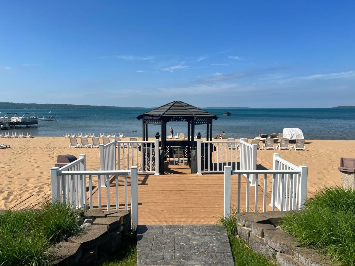 The Beach Haus - Traverse City Kültér fotó