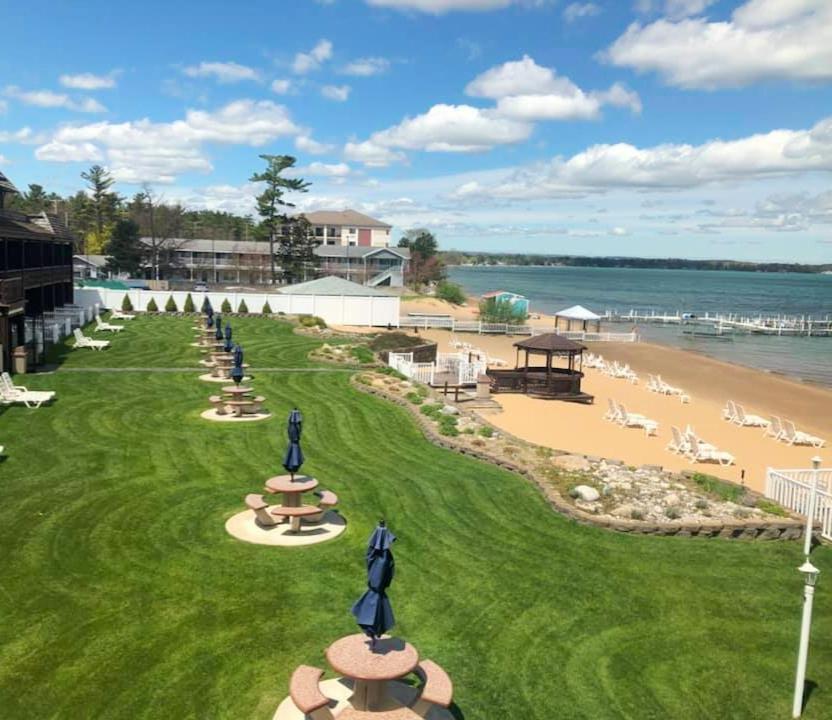 The Beach Haus - Traverse City Kültér fotó