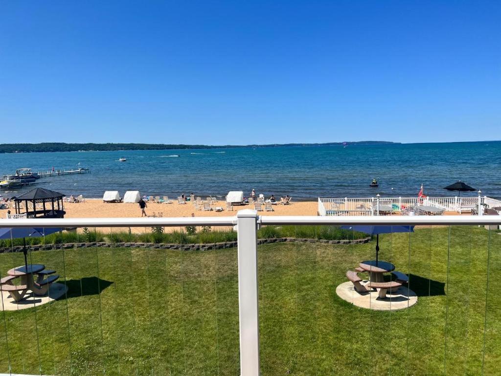 The Beach Haus - Traverse City Kültér fotó